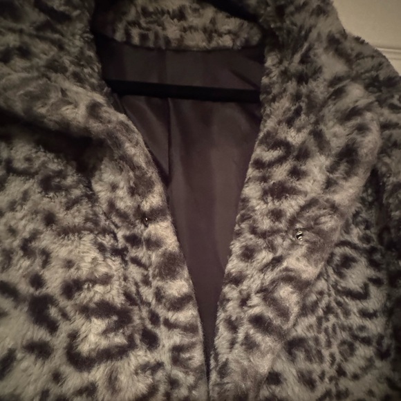 Loft? Sz XL-1X Snow Leopard Print Faux Fur Coat w/ full lining - Picture 4 of 7